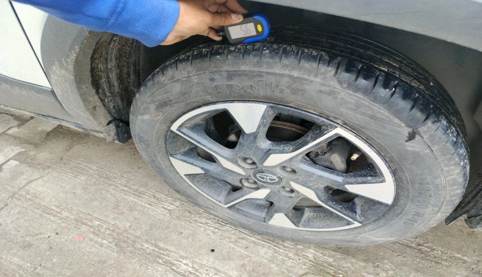 2021 Tata PUNCH CREATIVE  1.2 RTN DUAL TONE, Petrol, Manual, 1,11,643 km, tyre