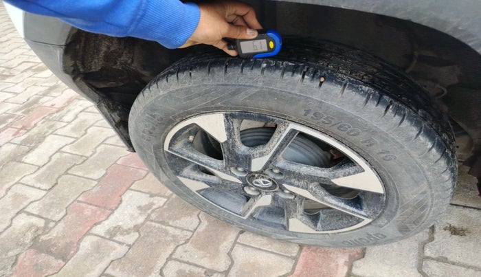 2021 Tata PUNCH CREATIVE  1.2 RTN DUAL TONE, Petrol, Manual, 1,11,643 km, tyre