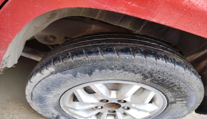 2017 Mahindra TUV300 T8 DUAL TONE, Diesel, Manual, 1,32,408 km, tyre