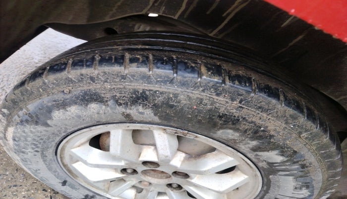 2017 Mahindra TUV300 T8 DUAL TONE, Diesel, Manual, 1,32,408 km, tyre