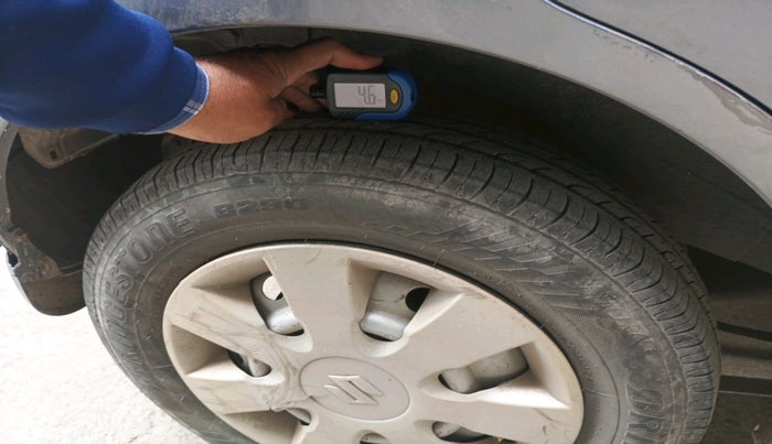 2011 Maruti Wagon R 1.0 LXI CNG, CNG, Manual, 1,11,017 km, tyre