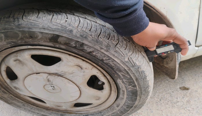 2012 Chevrolet Beat LT PETROL, Petrol, Manual, 37,779 km, tyre