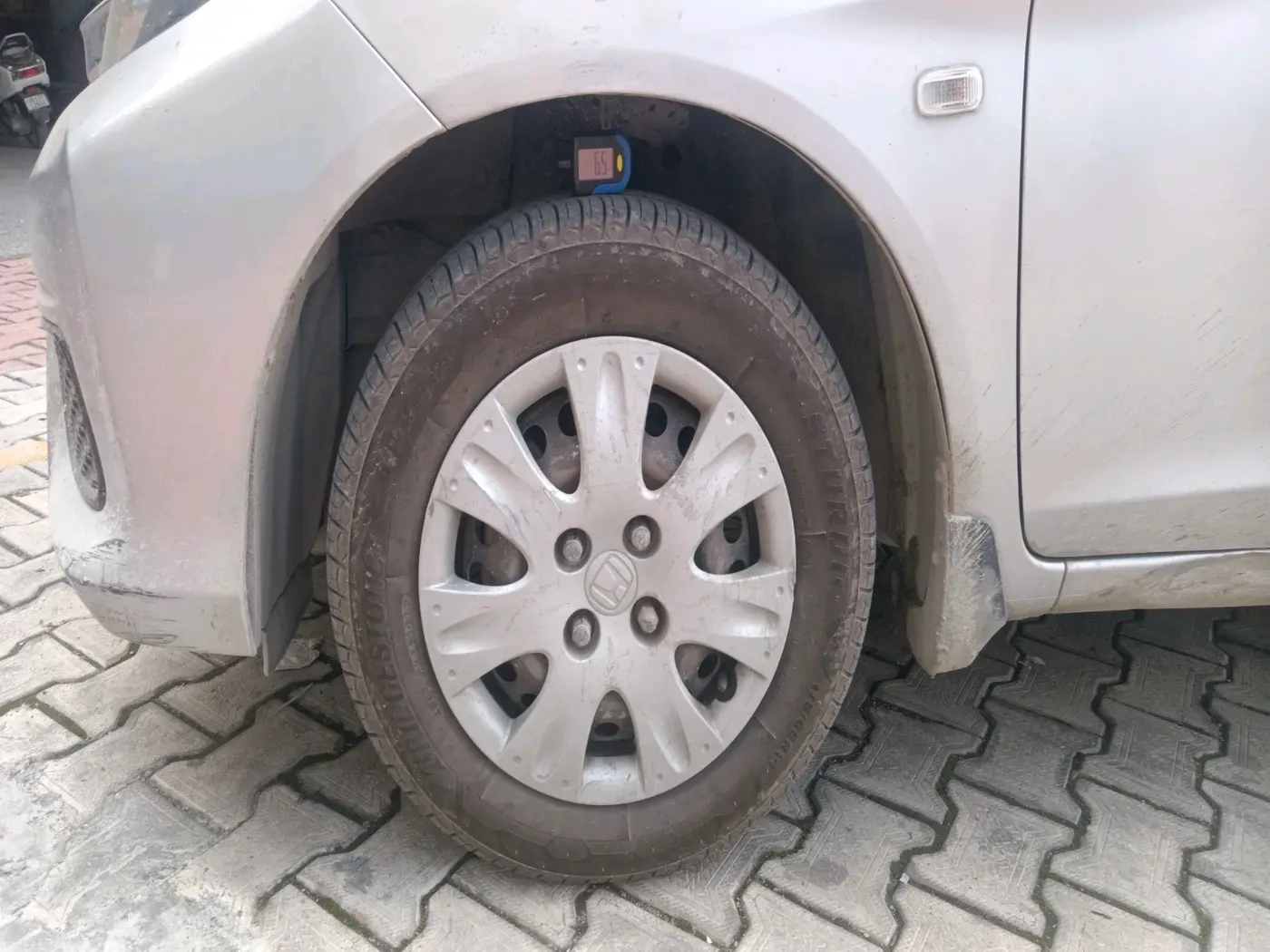 2017 Honda Amaze 1.2L I-VTEC S, Petrol, Manual, 1,24,327 km, tyre