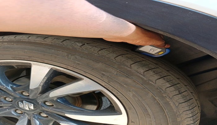 2019 Maruti S Cross ALPHA 1.3, Diesel, Manual, 1,31,708 km, tyre