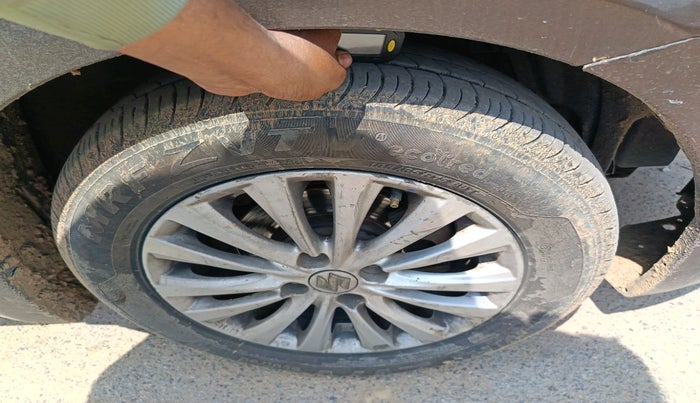 2015 Maruti Ciaz ZDI, Diesel, Manual, 76,895 km, tyre