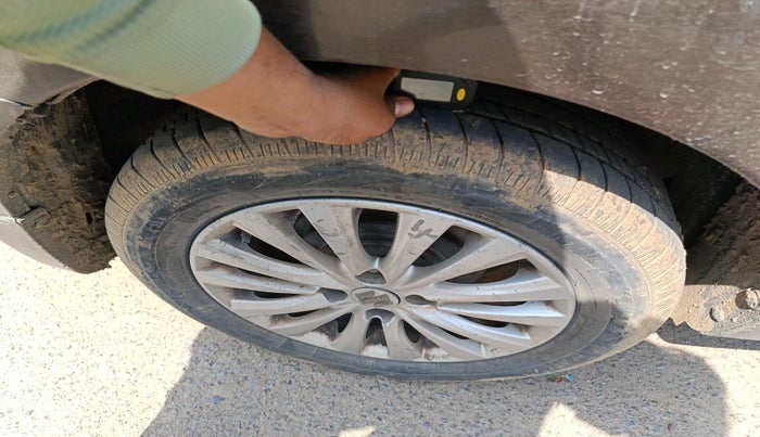 2015 Maruti Ciaz ZDI, Diesel, Manual, 76,895 km, tyre