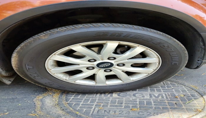 2017 Mahindra XUV500 W10 AT, Diesel, Automatic, 1,57,248 km, tyre