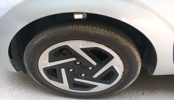 2023 Hyundai GRAND I10 NIOS SPORTZ 1.2 KAPPA VTVT CNG, CNG, Manual, 35,690 km, tyre