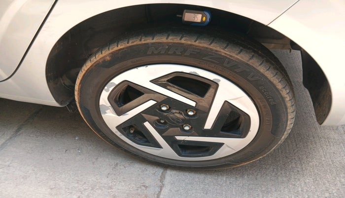 2023 Hyundai GRAND I10 NIOS SPORTZ 1.2 KAPPA VTVT CNG, CNG, Manual, 35,690 km, tyre