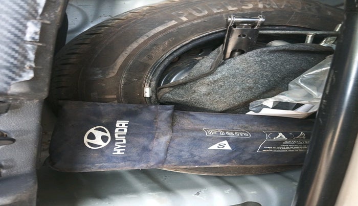 2023 Hyundai GRAND I10 NIOS SPORTZ 1.2 KAPPA VTVT CNG, CNG, Manual, 35,690 km, tyre