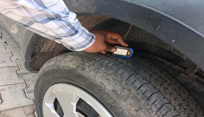 2015 Mahindra XUV500 W6, Diesel, Manual, 1,17,311 km, tyre