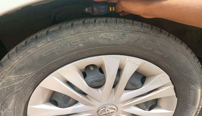 2012 Toyota Innova 2.5 GX 8 STR, Diesel, Manual, 2,78,691 km, tyre