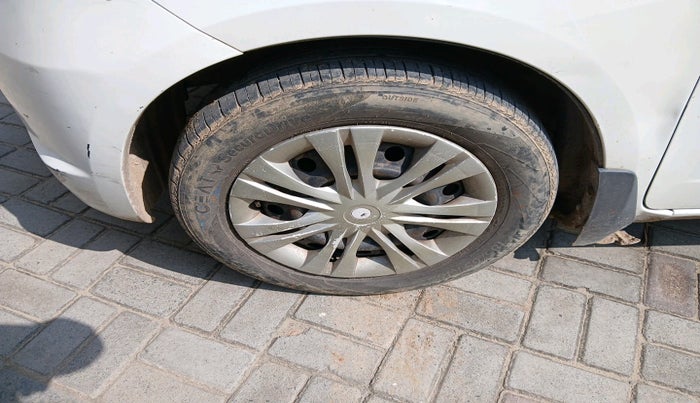 2011 Honda Jazz 1.2L I-VTEC BASE, CNG, Manual, 1,37,791 km, tyre