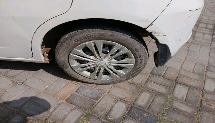 2011 Honda Jazz 1.2L I-VTEC BASE, CNG, Manual, 1,37,791 km, tyre