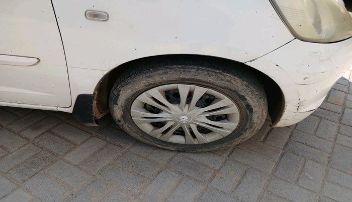 2011 Honda Jazz 1.2L I-VTEC BASE, CNG, Manual, 1,37,791 km, tyre