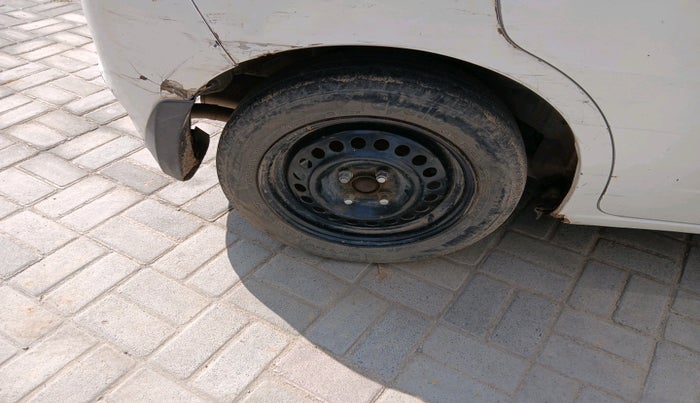 2011 Honda Jazz 1.2L I-VTEC BASE, CNG, Manual, 1,37,791 km, tyre