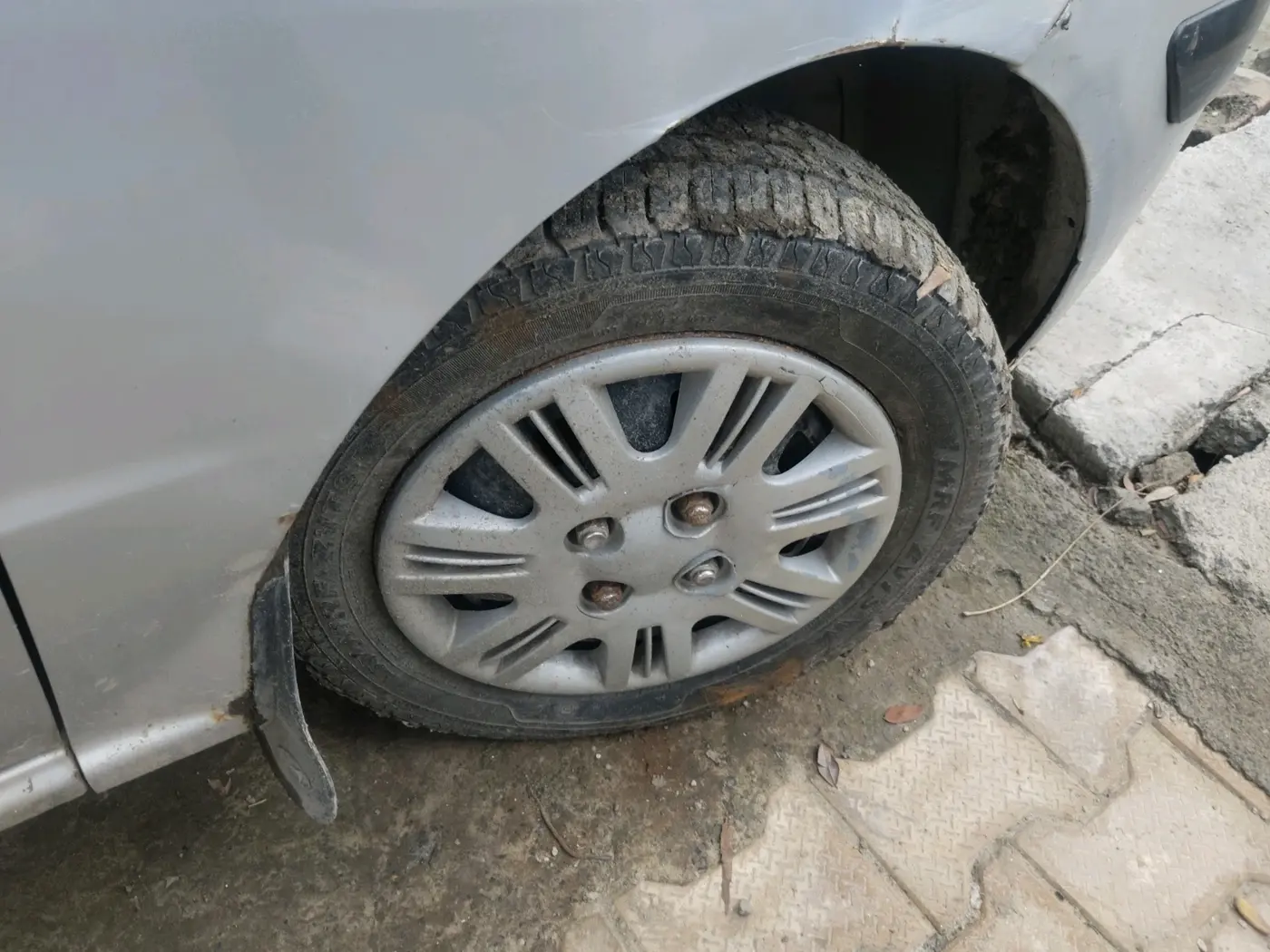 2012 Hyundai Santro Xing GLS, Petrol, Manual, 1,05,310 km, tyre