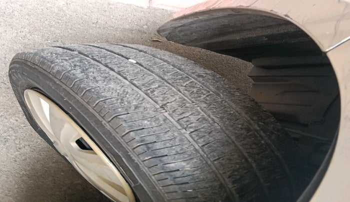 2011 Maruti Swift Dzire VXI, Petrol, Manual, 1,03,855 km, tyre