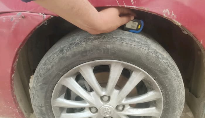 2011 Toyota Etios Liva V, Petrol, Manual, 76,545 km, tyre