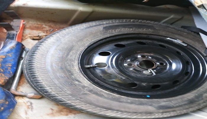 2010 Maruti Swift Dzire VXI, Petrol, Manual, 1,20,538 km, tyre