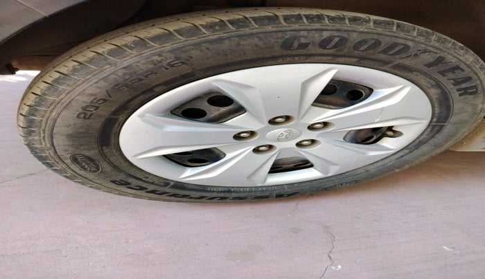 2017 Hyundai Creta E PLUS 1.6 PETROL, Petrol, Manual, 23,420 km, tyre