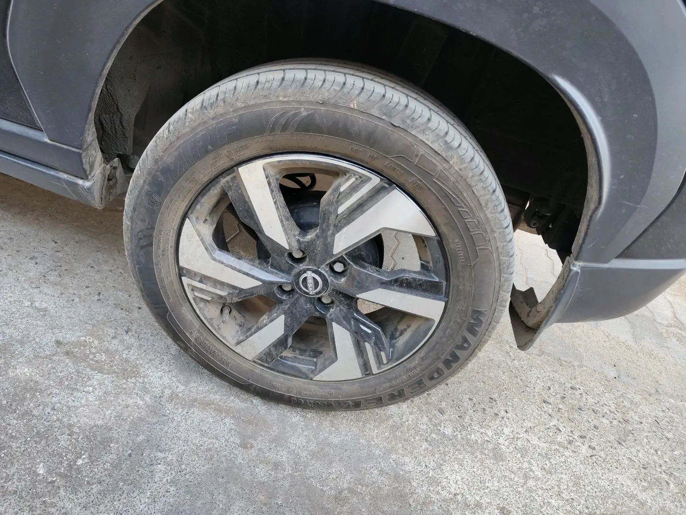 2025 Nissan MAGNITE N-Connecta B4D 1.0 Petrol MT, Petrol, Manual, 14,000 km, tyre