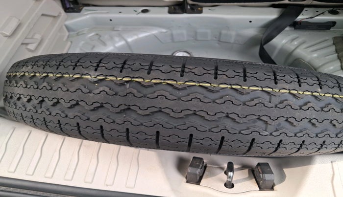 2023 Mahindra XUV300 W8 (O) 1.5 DIESEL AMT, Diesel, Automatic, 33,277 km, tyre