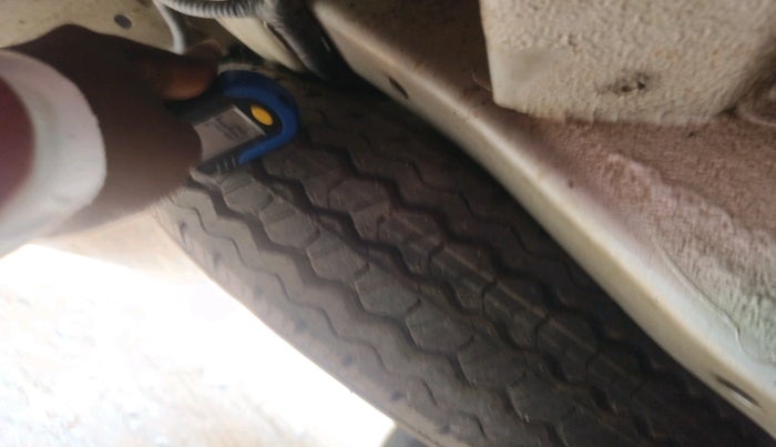 2022 Maruti Eeco 5 STR AC (O), Petrol, Manual, 26,881 km, tyre