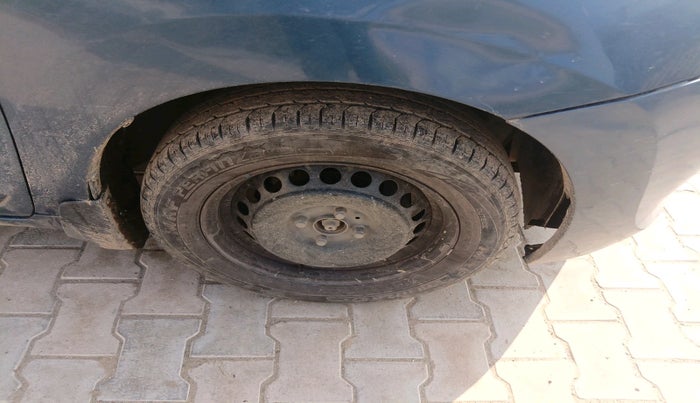 2016 Maruti Baleno DELTA CVT PETROL 1.2, Petrol, Automatic, 2,43,999 km, tyre