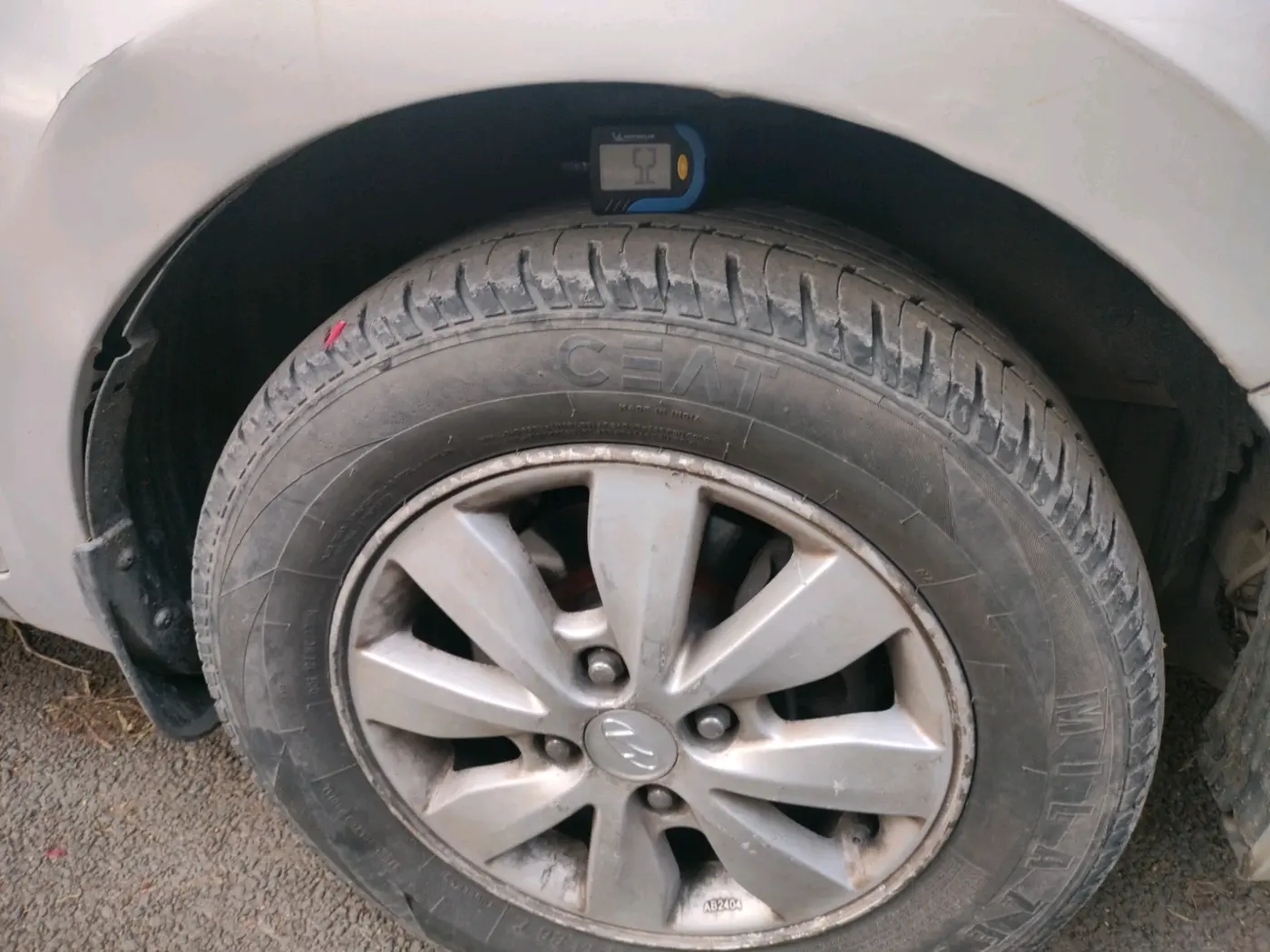 2012 Hyundai i20 SPORTZ 1.2, CNG, Manual, 74,690 km, tyre