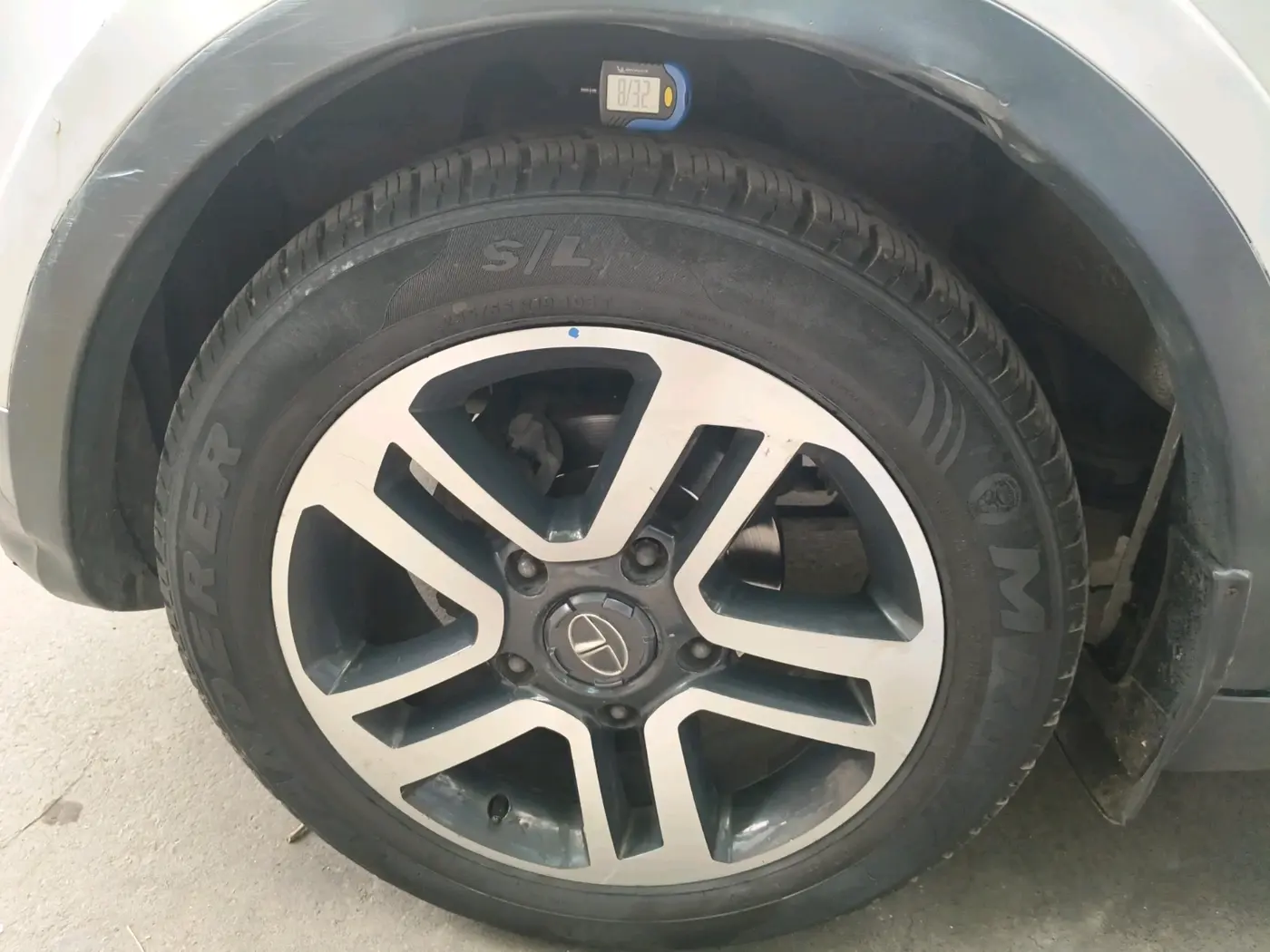 2017 Tata Hexa XTA 4X2 7 STR, Diesel, Automatic, 86,265 km, tyre