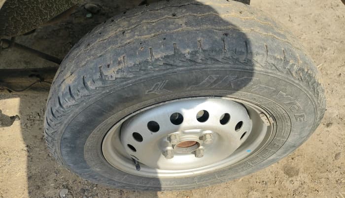 2023 Maruti Eeco 5 STR AC, Petrol, Manual, 35,022 km, tyre