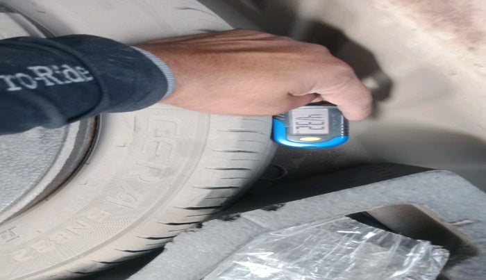 2017 Maruti Ciaz DELTA DIESEL 1.3, Diesel, Manual, 1,84,317 km, tyre