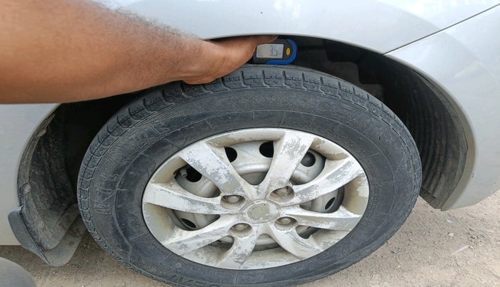 2016 Hyundai Eon ERA +, Petrol, Manual, 27,557 km, tyre