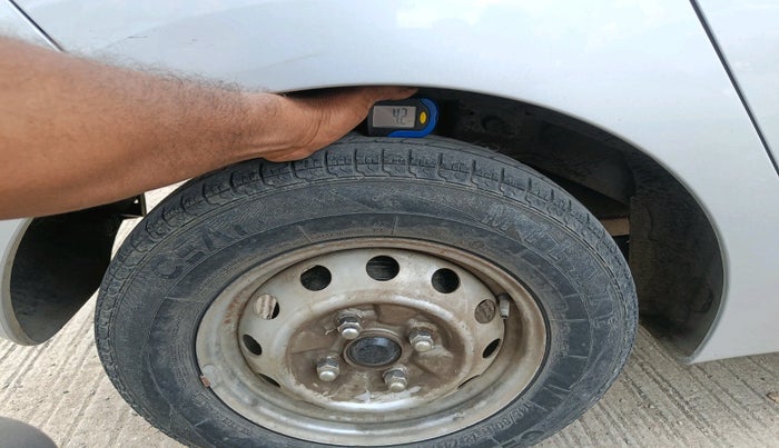 2016 Hyundai Eon ERA +, Petrol, Manual, 27,557 km, tyre