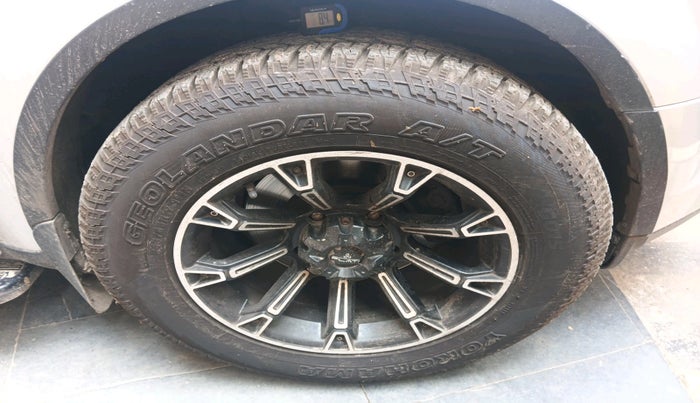 2017 Mahindra XUV500 W10, Diesel, Manual, 57,713 km, tyre