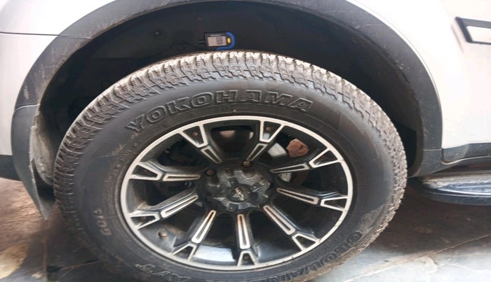 2017 Mahindra XUV500 W10, Diesel, Manual, 57,713 km, tyre