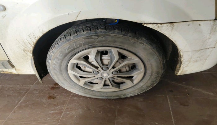 2011 Mahindra Verito D2 BS-III, Diesel, Manual, 1,37,427 km, tyre