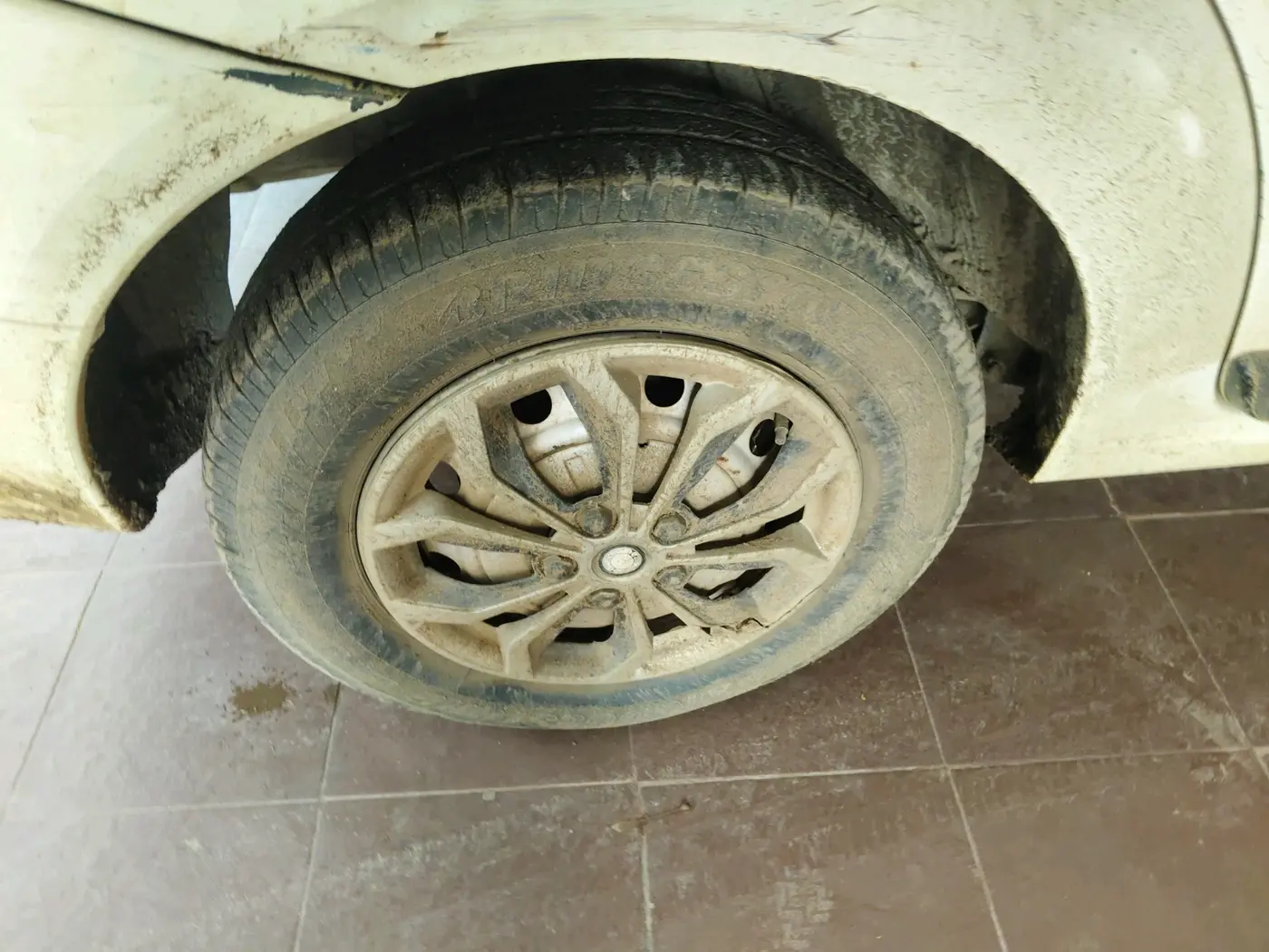 2011 Mahindra Verito D2 BS-III, Diesel, Manual, 1,37,427 km, tyre