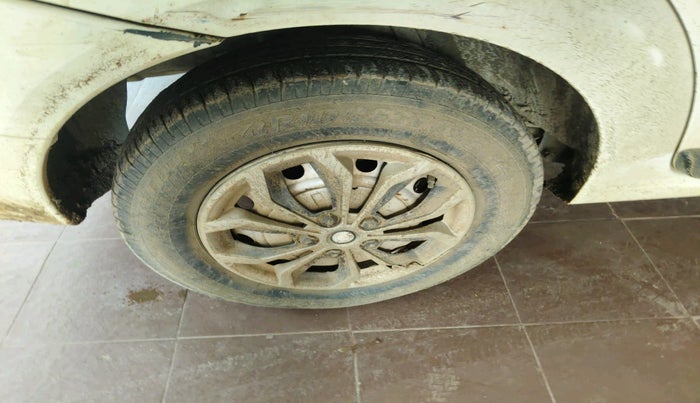 2011 Mahindra Verito D2 BS-III, Diesel, Manual, 1,37,427 km, tyre