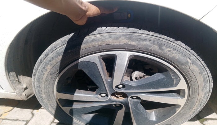 2022 Tata ALTROZ XZ PETROL, Petrol, Manual, 8,953 km, tyre