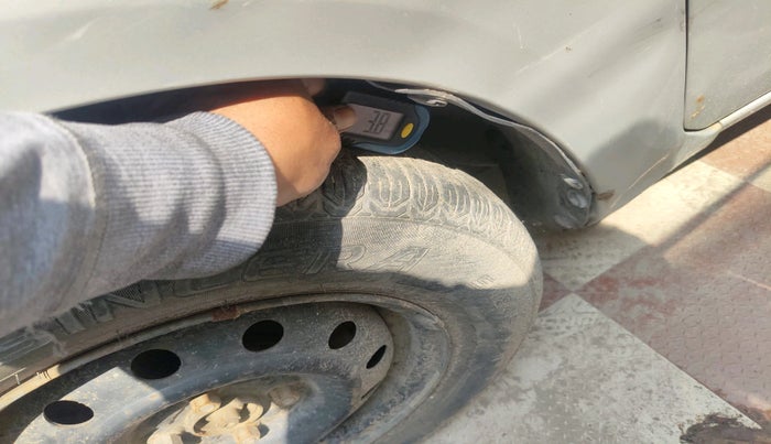 2011 Maruti Ritz VXI, Petrol, Manual, 72,332 km, tyre