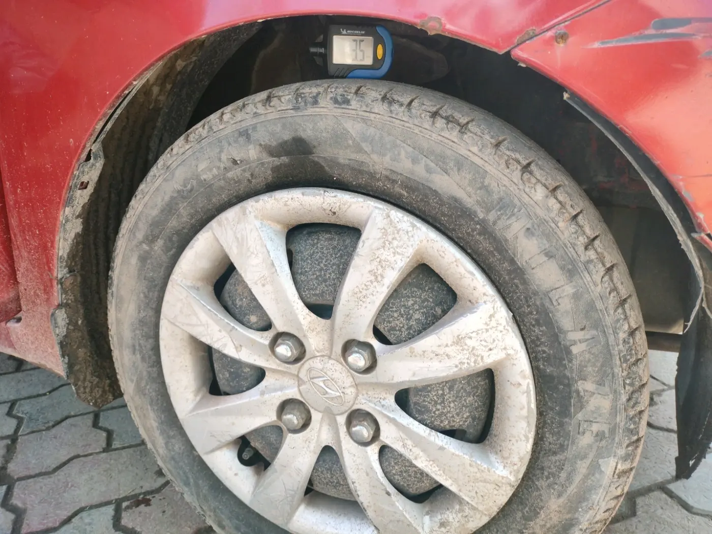 2012 Hyundai Eon SPORTZ, Petrol, Manual, 59,029 km, tyre