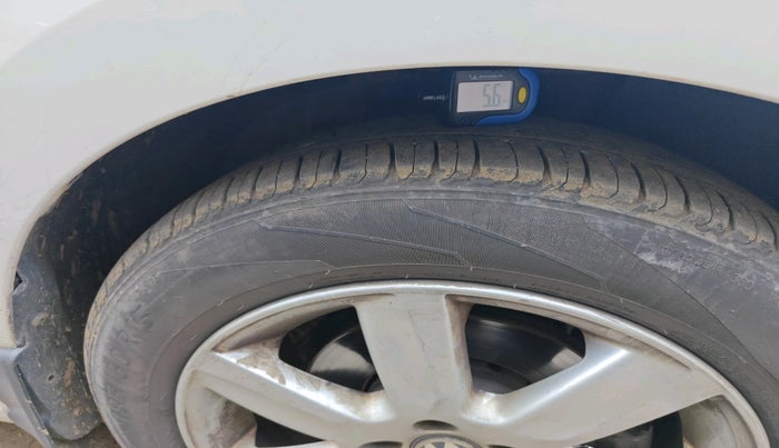 2011 Volkswagen Vento HIGHLINE 1.6 MPI, CNG, Manual, 1,00,570 km, tyre