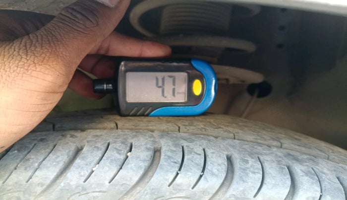 2019 Maruti Swift ZXI, Petrol, Manual, 1,27,614 km, tyre