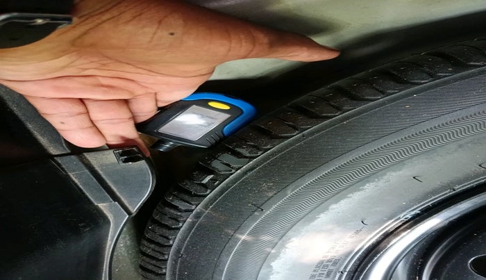 2019 Maruti Swift ZXI, Petrol, Manual, 1,27,614 km, tyre