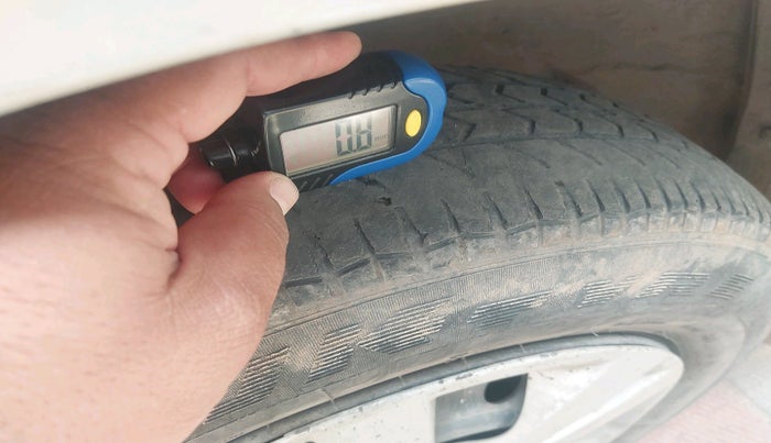 2013 Maruti Swift Dzire VXI, Petrol, Manual, 1,14,166 km, tyre