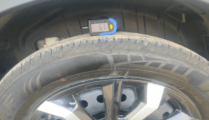 2025 Mahindra XUV 3XO MX2 1.5 Turbo Diesel, Diesel, Manual, 9,670 km, tyre