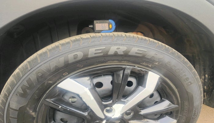 2025 Mahindra XUV 3XO MX2 1.5 Turbo Diesel, Diesel, Manual, 9,670 km, tyre