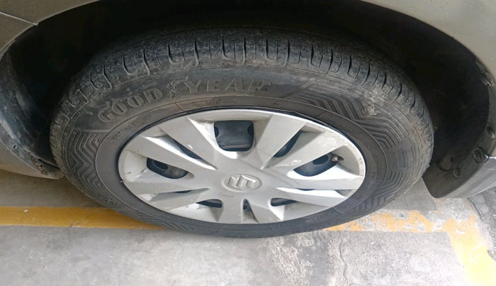 2015 Maruti Swift Dzire VDI, Diesel, Manual, 2,57,015 km, tyre